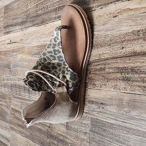 Very G Leopard Print Sandals Sz 11